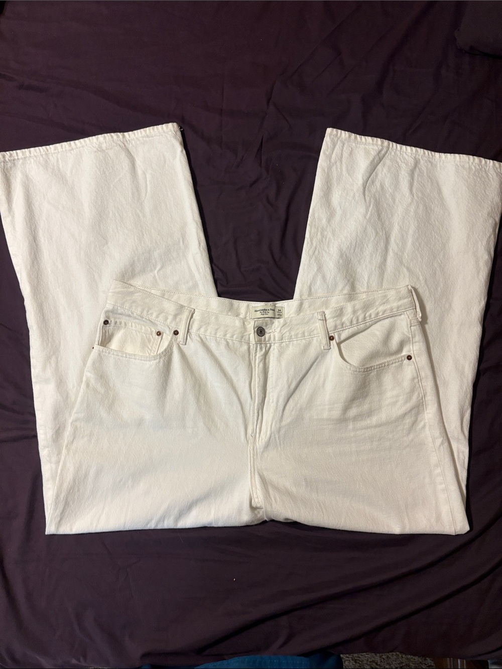 Abercrombie & Fitch White Bootcut Jeans Womens 34 regular (28 inch inseam)